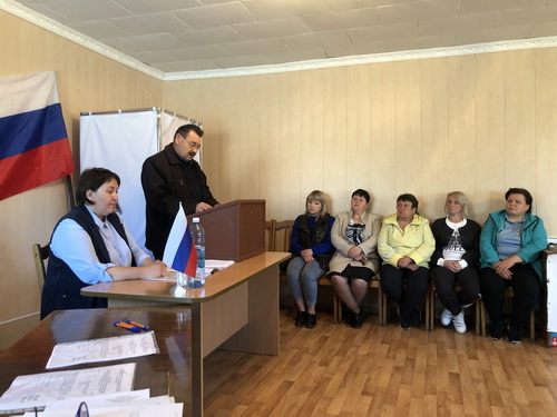 Сельские депутаты избрали Зацепину Ольгу Владимировну главой Клочковского сельсовета .